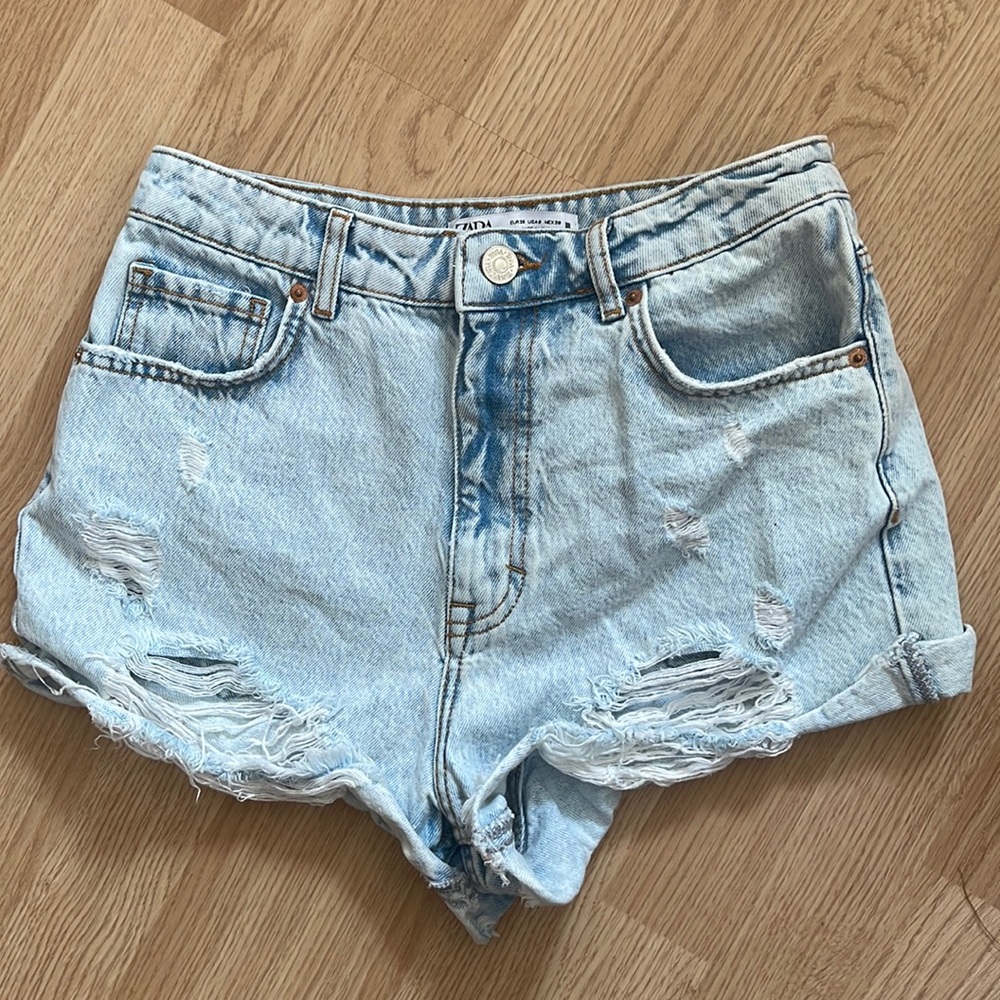Like New Zara Jean Shorts